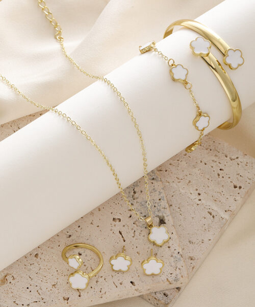 Parthenocissus Grass Jewelry 5-piece Lucky Flower Necklace Set