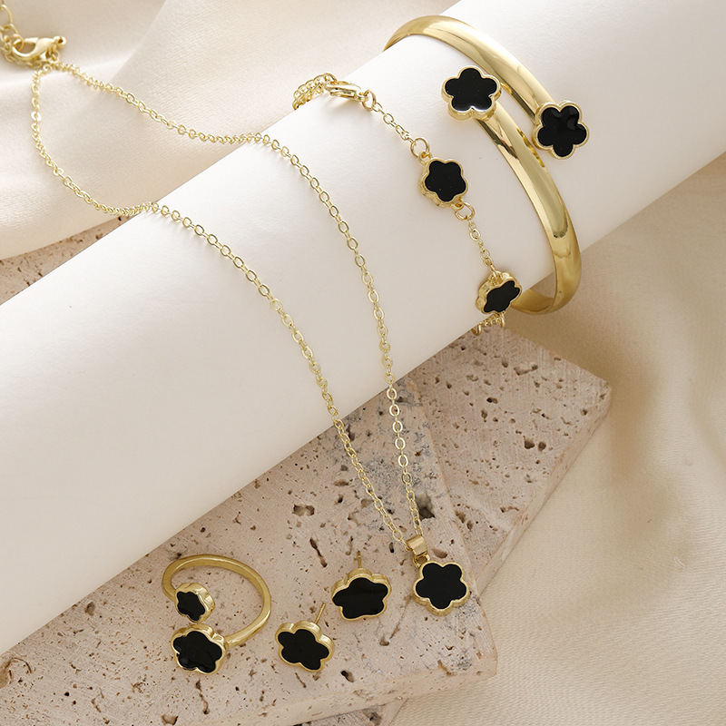 Parthenocissus Grass Jewelry 5-piece Lucky Flower Necklace Set