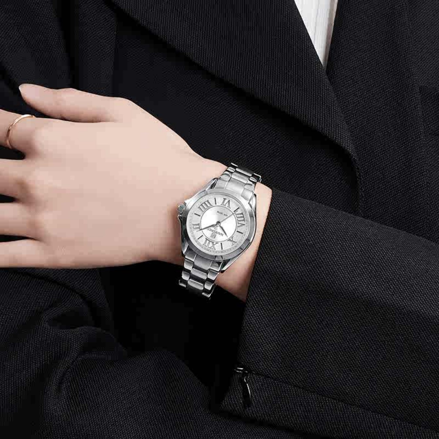 Minimalist Stylish Ladies' Wristwatch with Aesthetic Design