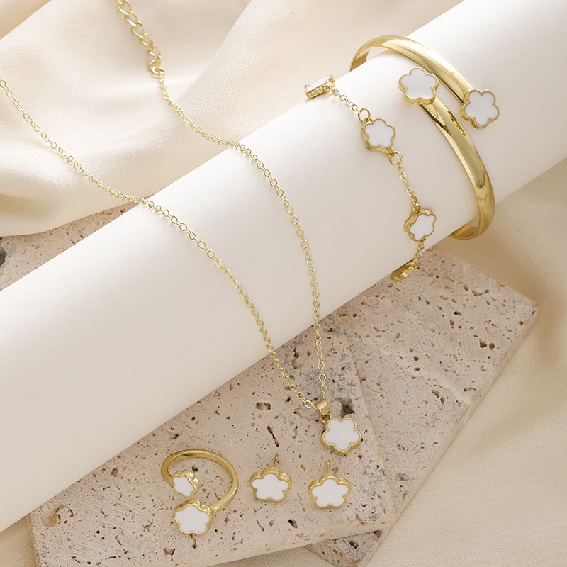 Parthenocissus Grass Jewelry 5-piece Lucky Flower Necklace Set